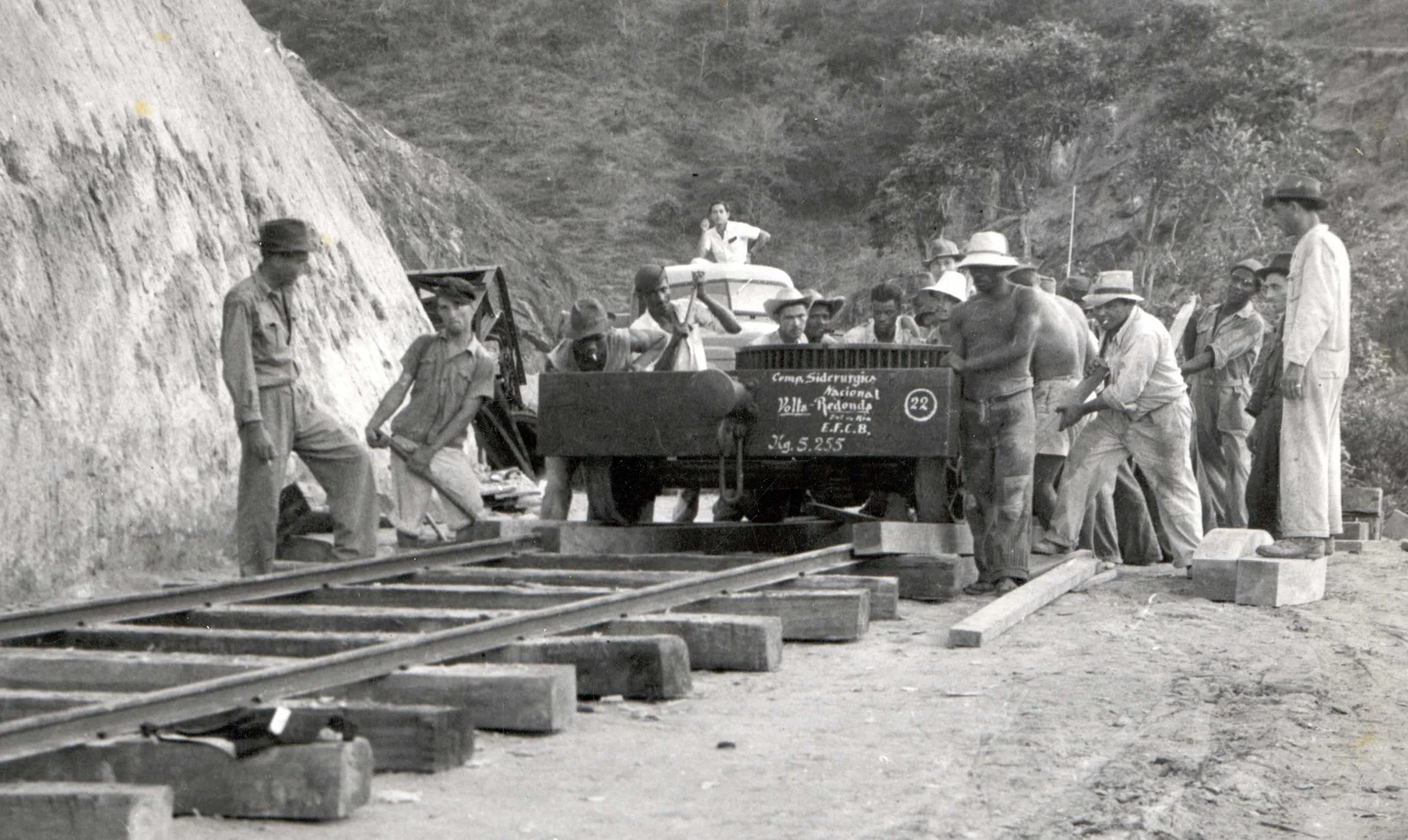 Fotografia histórica de Volta Redonda em identificação