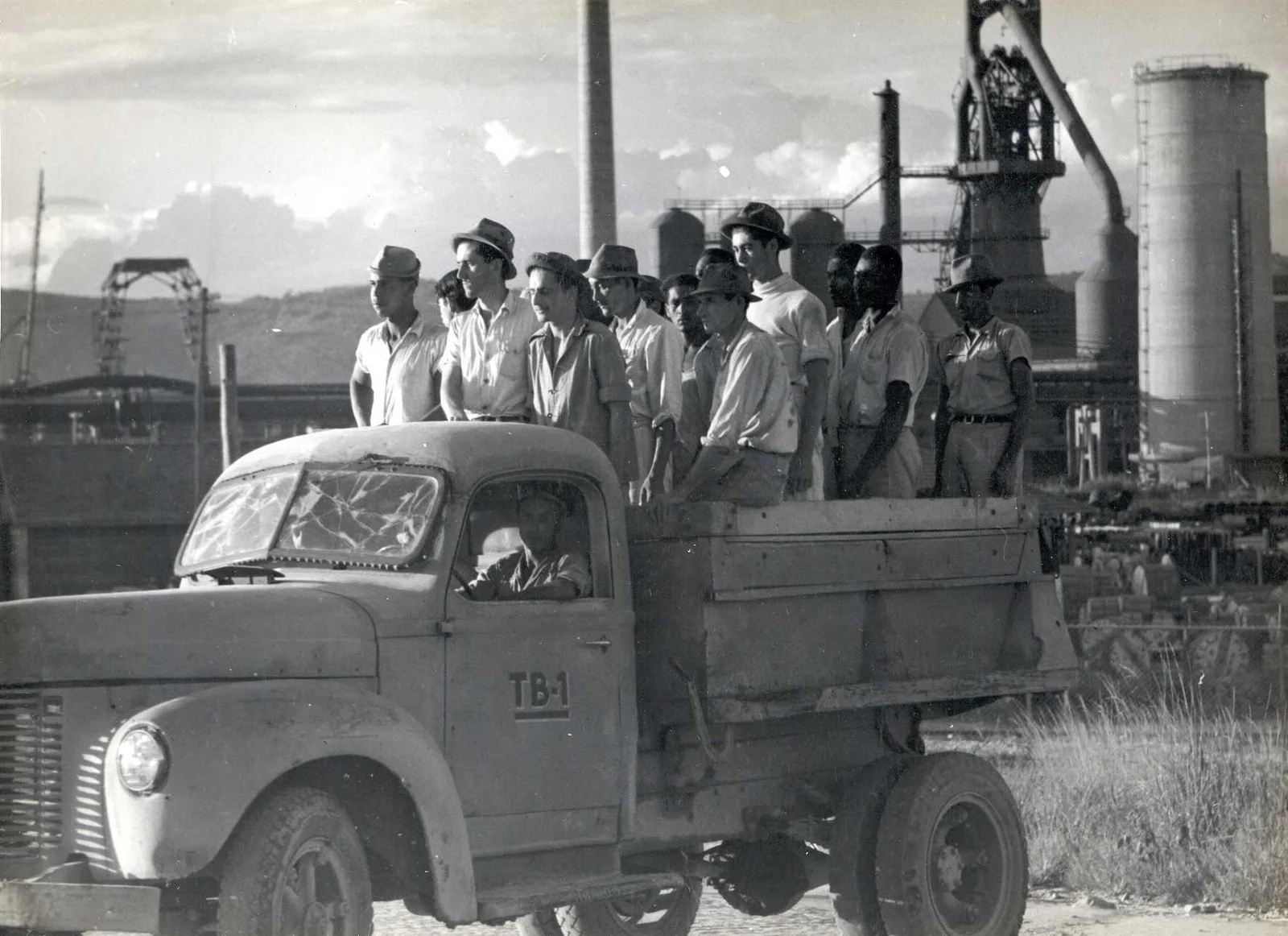 Fotografia histórica de Volta Redonda em identificação