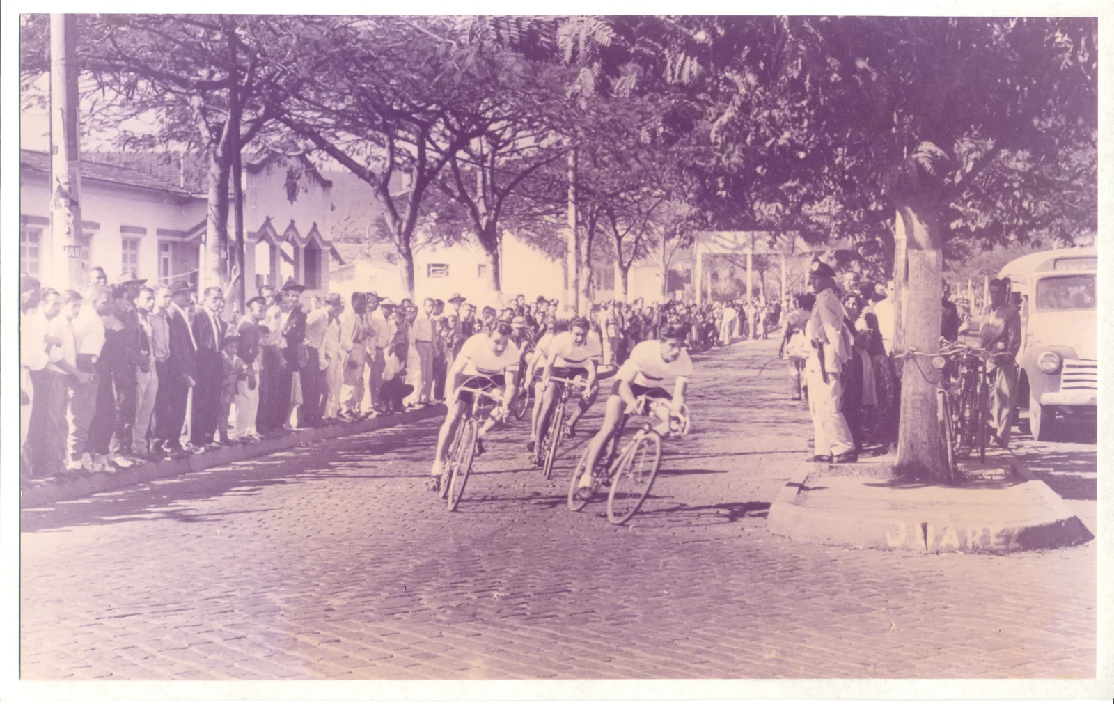 Fotografia histórica de Volta Redonda em identificação