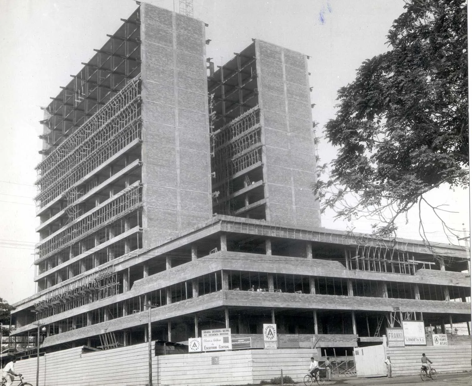 Fotografia histórica de Volta Redonda em identificação