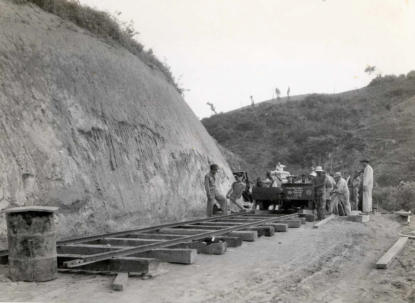 Fotografia histórica de Volta Redonda em identificação