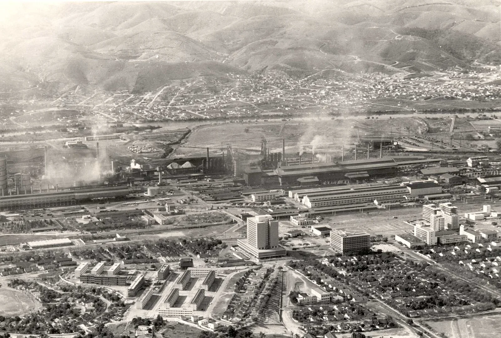 Fotografia histórica de Volta Redonda em identificação