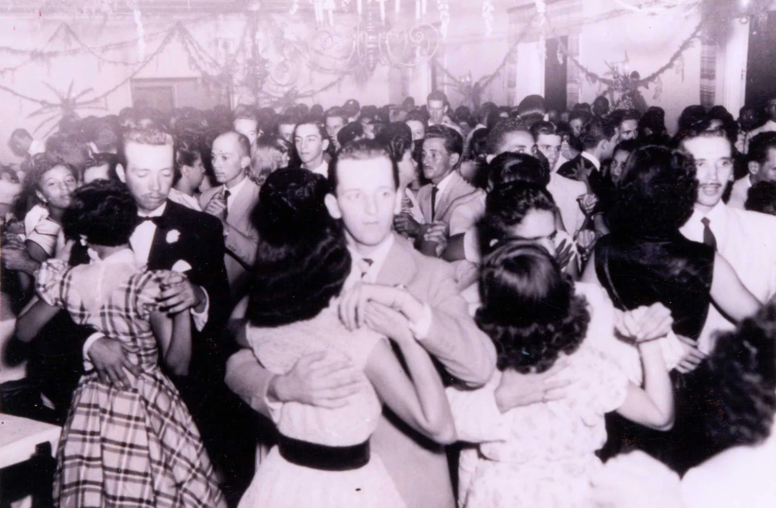 Fotografia histórica de Volta Redonda em identificação